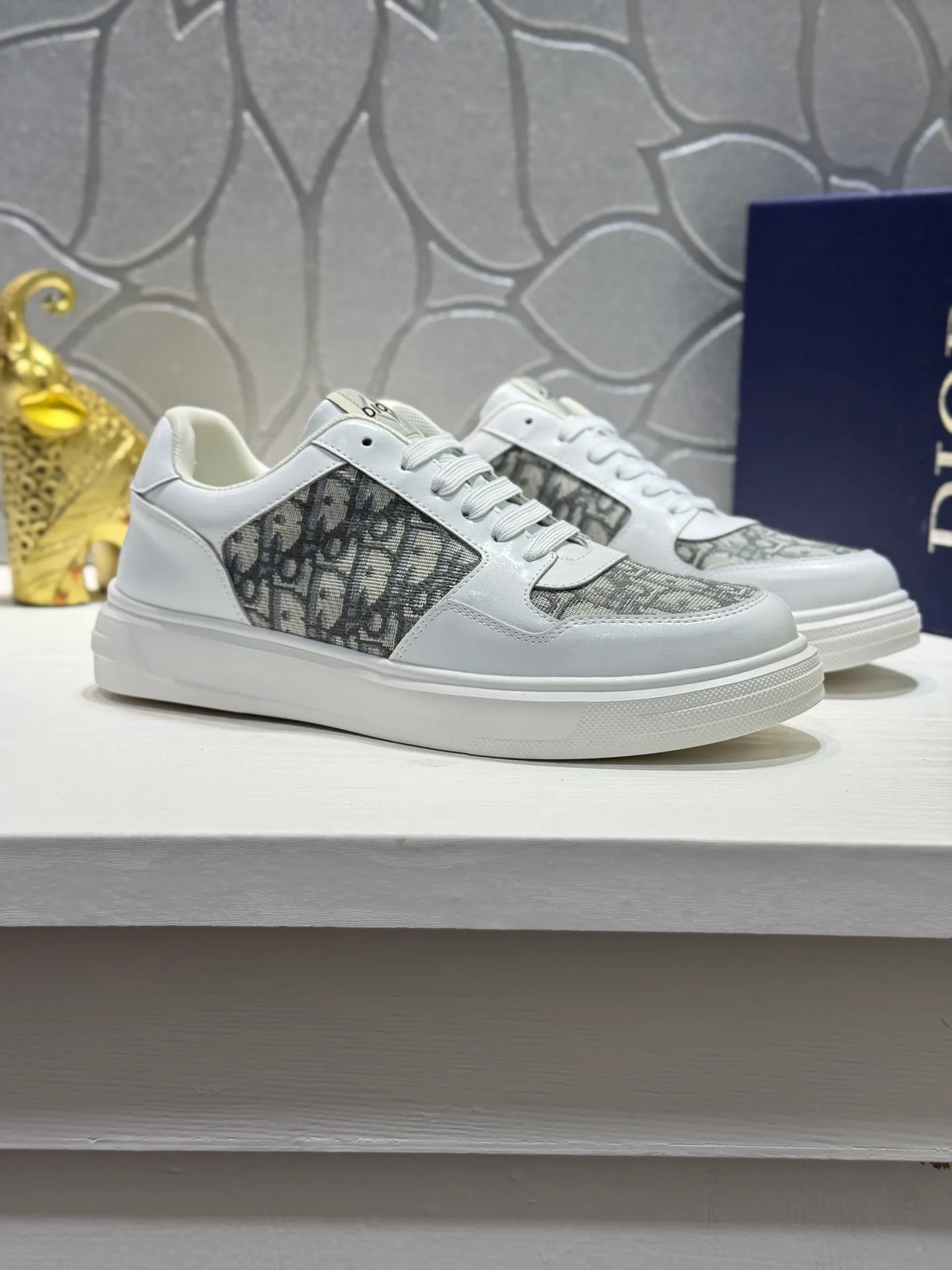 Men's men's shoes 💰400 [New model] 🌂🌂Dior (Dior) 🆕 Low-top casual shoes, carefully made of first-layer cowhide with canvas, comfortable and breathable ~ rubber soles, enhance style. Fashionable and versatile, it can complement any look. Featuring an exquisite design that is uniquely dynamic and modern, this shoe is part of Dior's legacy and embodies modern elegance. Size: 38-44 (45 customized